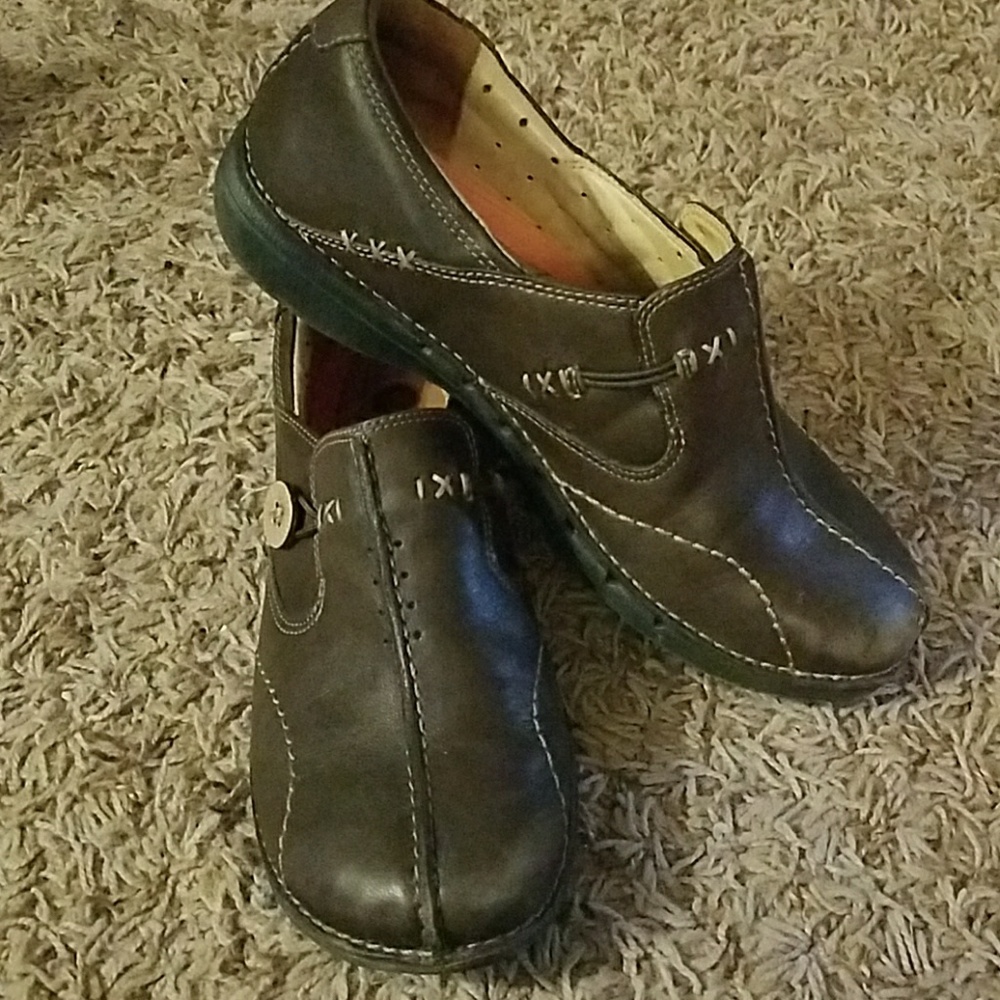 Clarks Structured Brown 6.5 dress shoes